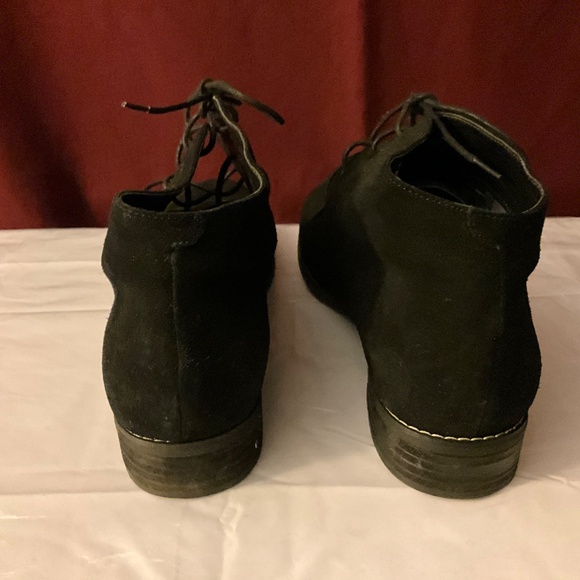 Black ankle booties in size 10. - Picture 3 of 6